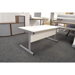 Solo-Cantilever-Desk Solo-Cantilever-Desk