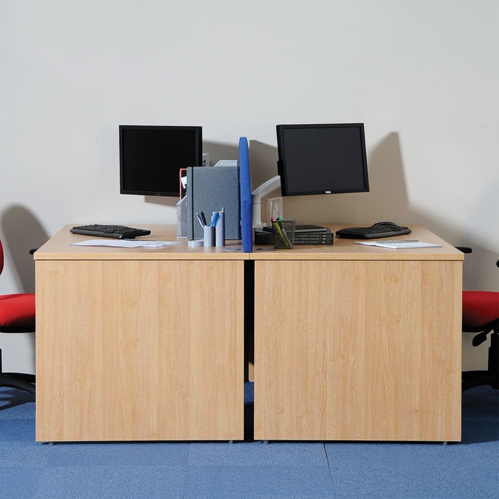 Maestro 25 Ergonomic Panel End Radial Desk